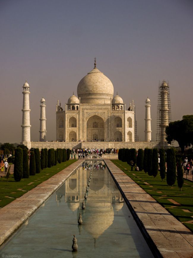 Agra india. Акра в Индии. Агра город в Индии. Достопримечательности Индии Тадж Махал. Агра Индия достопримечательности.