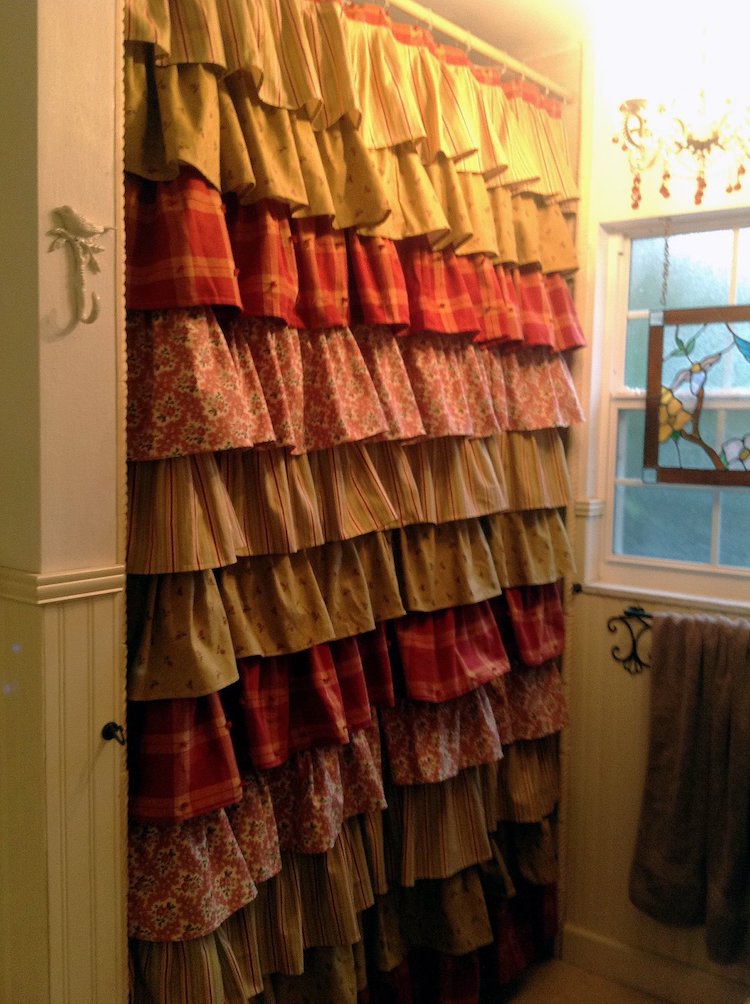 20 Novelty Shower Curtain Ideas For The Easily Amused